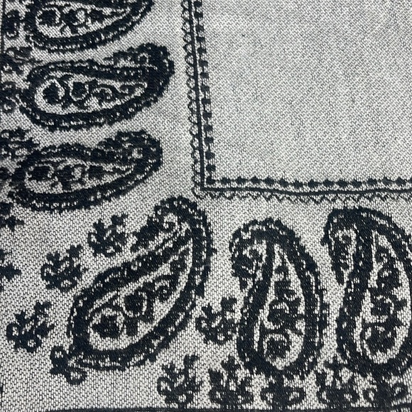 29 Palms Shawl Fringed Paisley Grey/Black One Size - Picture 6 of 7